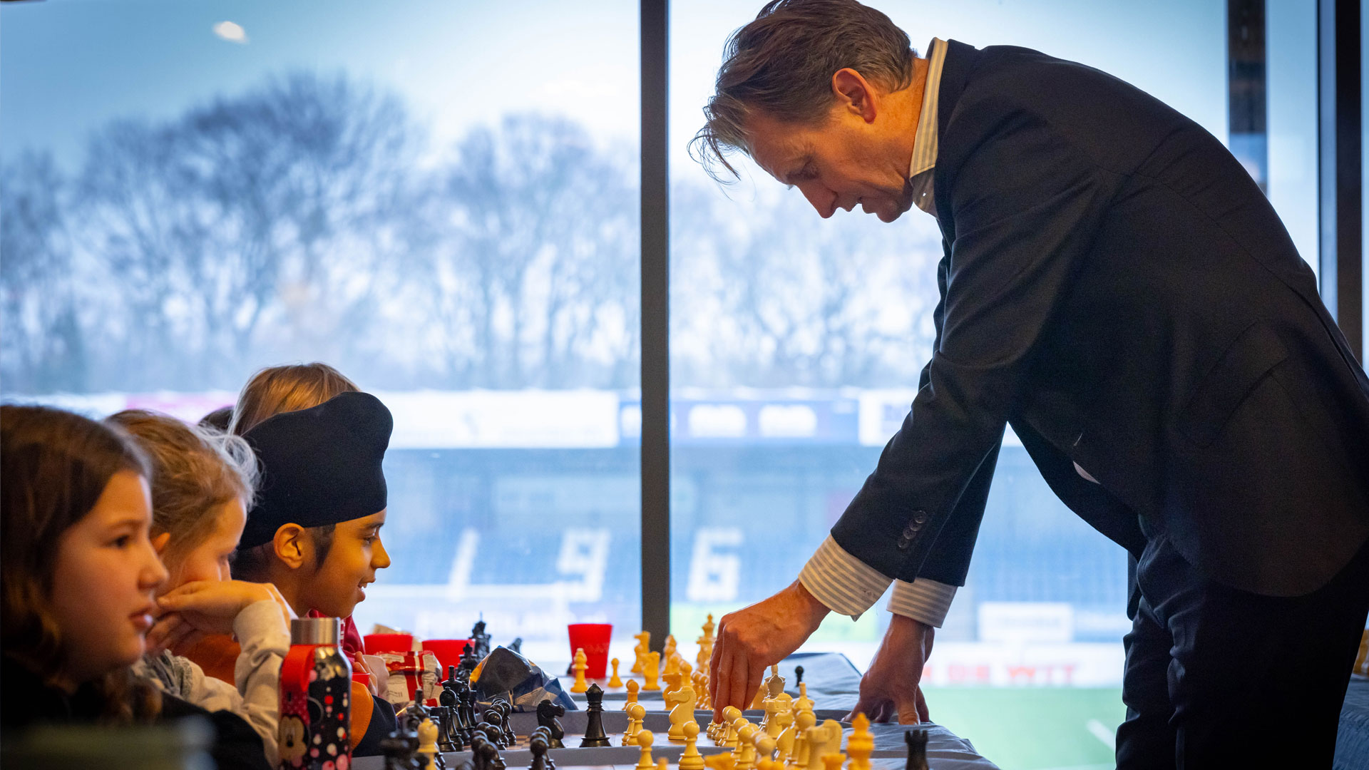 Tata Steel operations director Coenraad Spaans plays a simul with kids